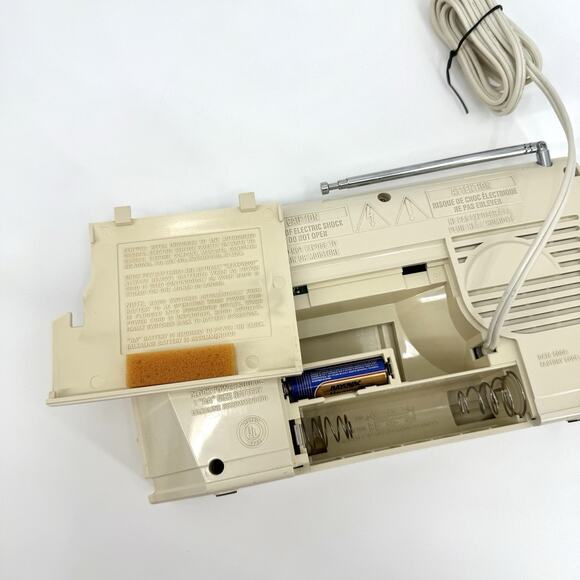 Vintage GE Kitchen Campaign AM/FM Radio With Digital Clock 7-4208B Tested - Picture 8 of 15